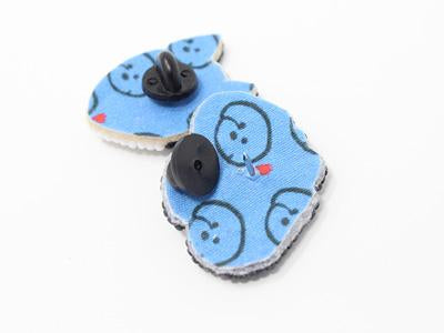 only wan ビーズの犬型タックピン｜ドッグアパレルの INUTO